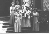 Unsere Ehrendamen bei der Fahnenweihe im Jahre 1950
